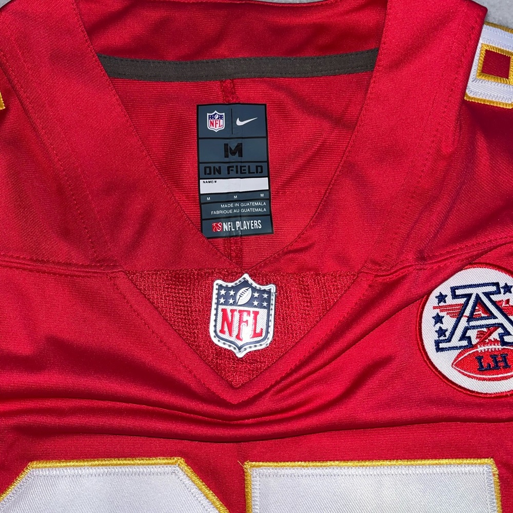 Nike NFL Travis Kelce jersey in size MEDIUM. Brand New never worn.